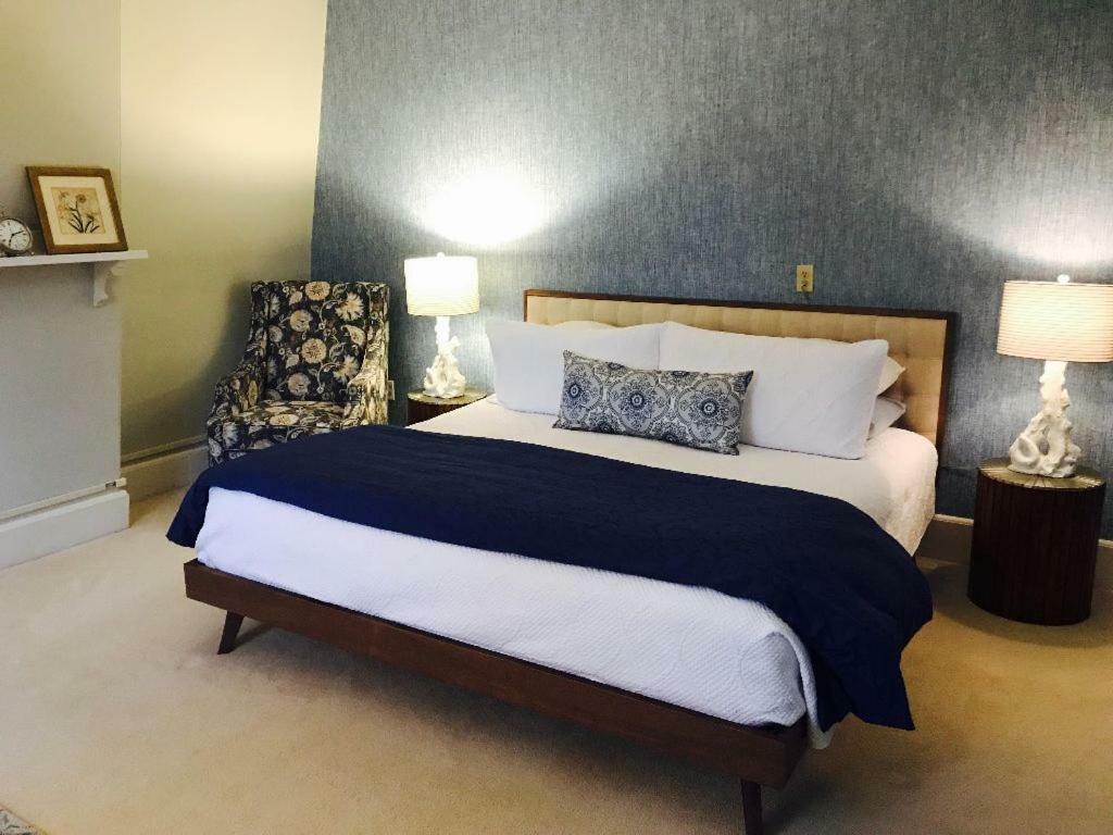 West End Bed and breakfast